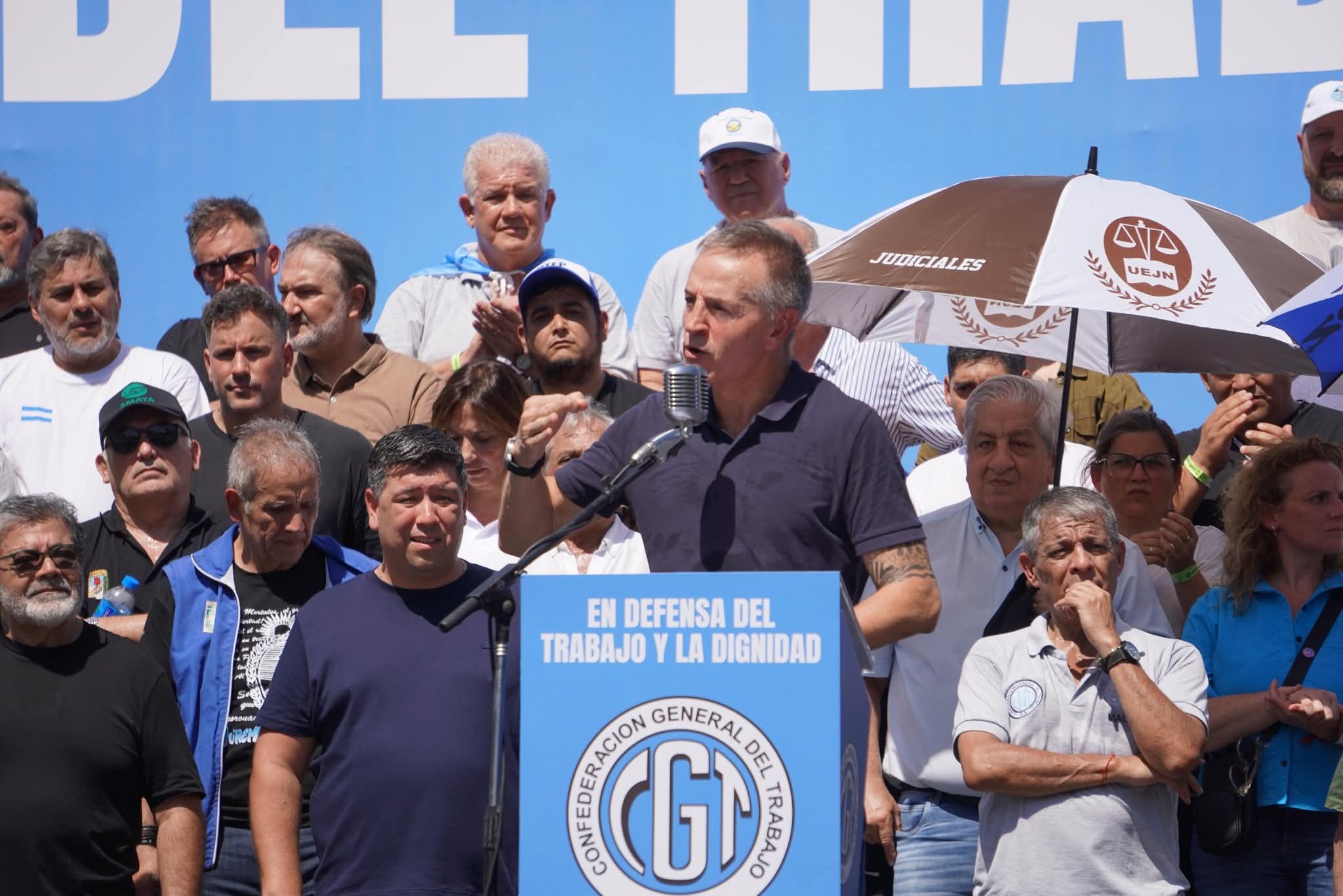 El Gobierno empuja la reforma y la CGT responde con un paro nacional que paralizará el país