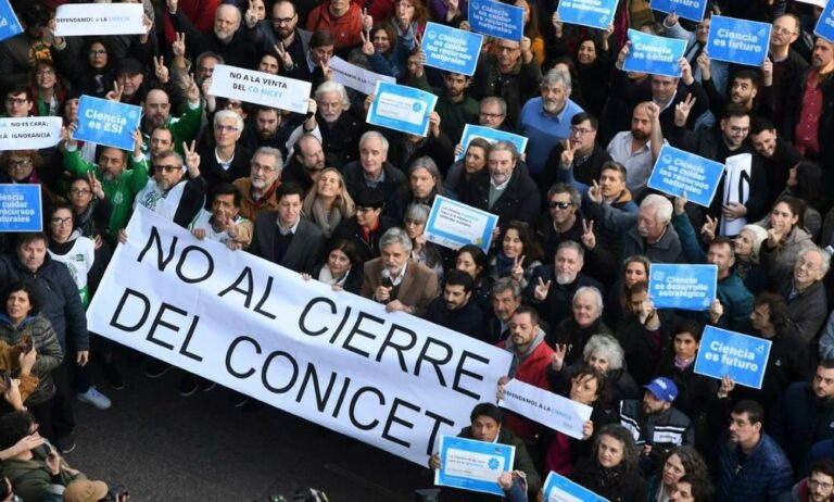 Las 62 Organizaciones Peronistas Se Unen en la Marcha Federal Antifascista y Antirracista.