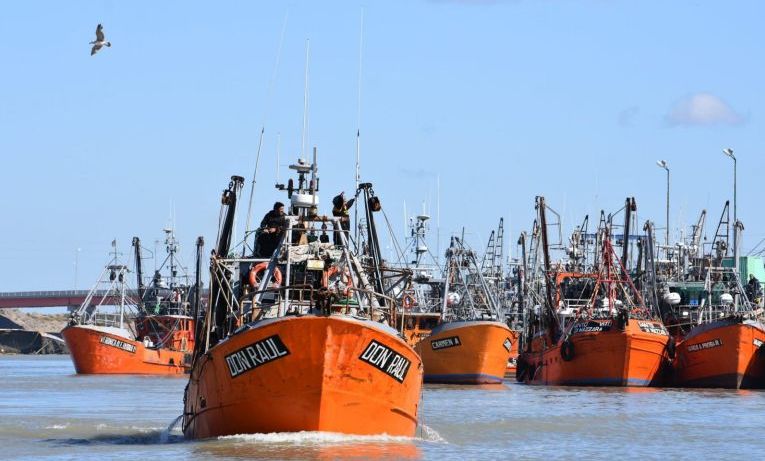 El SOMU mantendrá la medida hasta el pago del reajuste por inflación: Conflicto en la temporada de langostino en Puerto Rawson