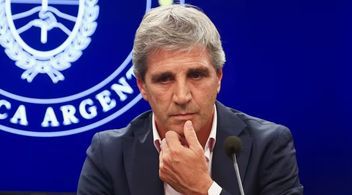 Caputo Enfrenta Crisis Cambiaria:  Llamado Urgente al FMI**