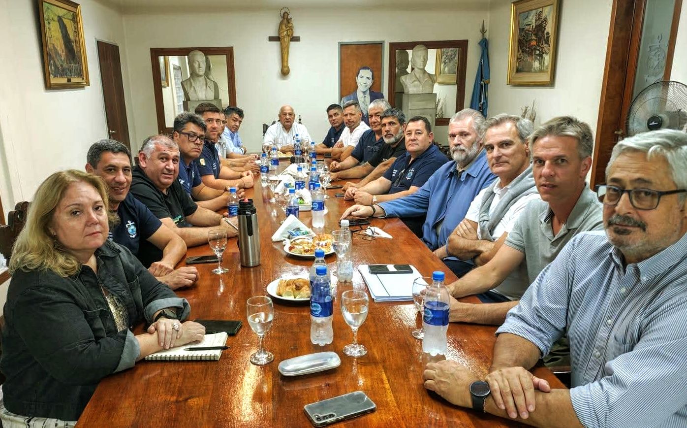 Langostino: el SOMU y las c&aacute;maras pesqueras retomaron el di&aacute;logo en cumplimiento del acta firmada antes de la temporada