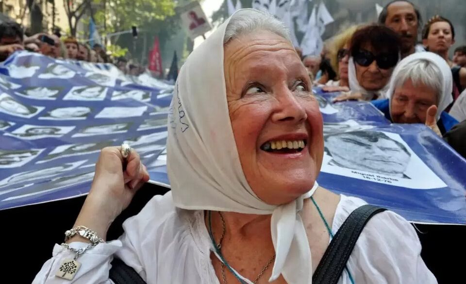 Doloroso Adiós a Nora Cortiñas gran luchadora de los derechos Humanos 