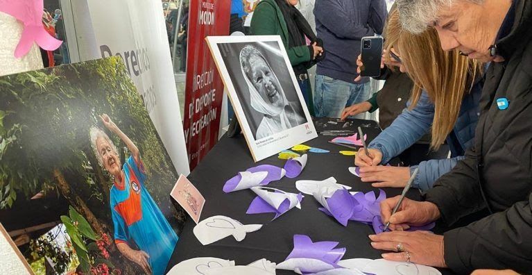 Despidieron los restos Nora Cortiñas  la madre que buscó a su hijo desaparecido en la dictadura hasta su último aliento.