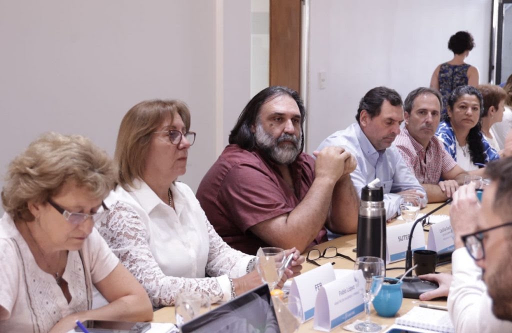 El Gobierno Bonaerense recibe a los docentes para discutir paritarias.