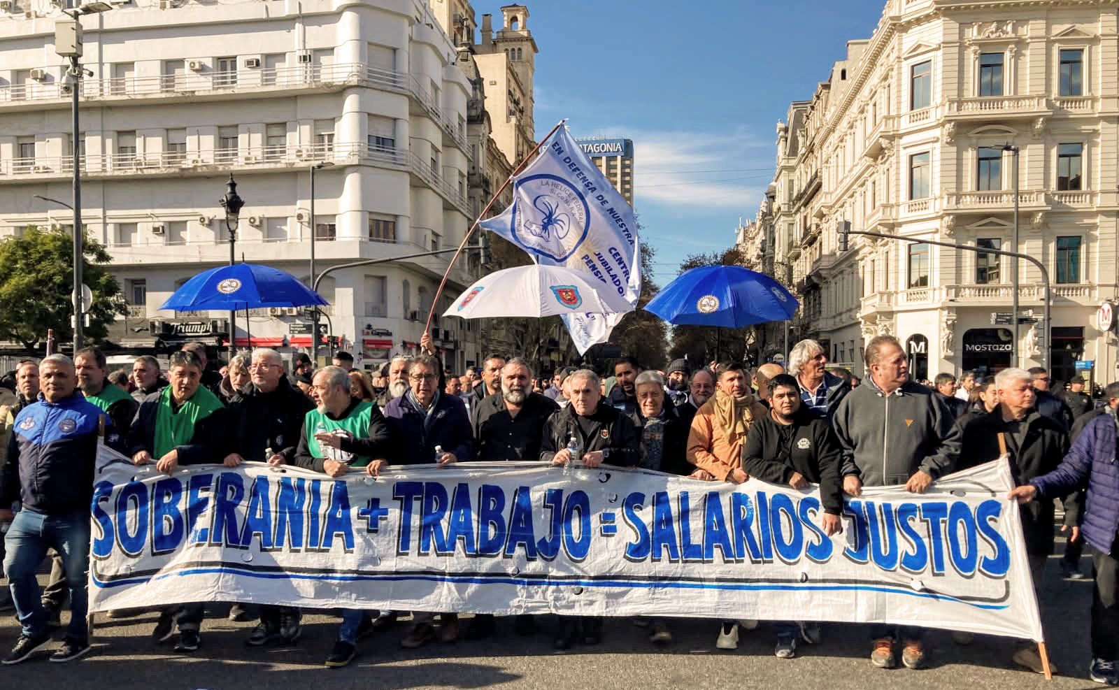 El “Frente de Lucha por la Soberanía, el Trabajo Digno y los Salarios Justos” marchó al Ministerio de Desregulación