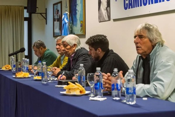 Hugo Moyano reuni&oacute; a los camioneros de todo el pa&iacute;s y advirti&oacute; sobre el avance de la reforma laboral