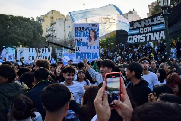 Parque Lezama desbordado: m&aacute;s de 100 mil personas reclamaron la libertad de Cristina y enfrentaron el ajuste de Milei