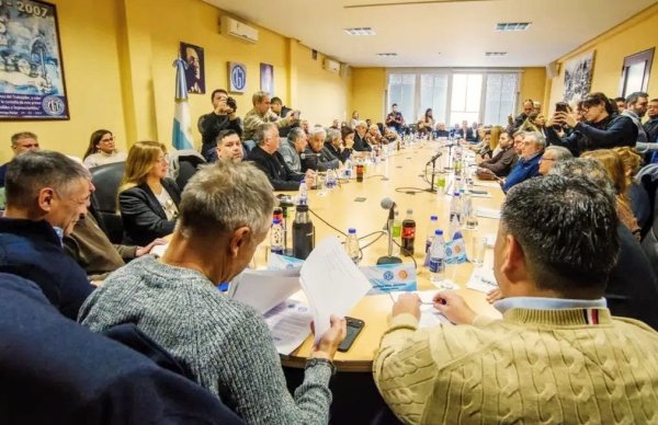 La CGT sali&oacute; con dureza contra Milei por la venta de tierras: &ldquo;La patria no se remata&rdquo;