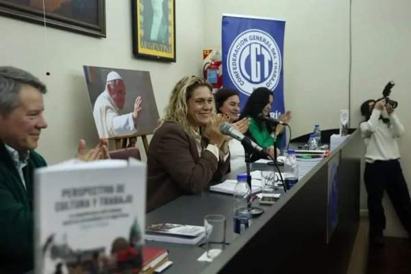 La CGT fue escenario de un debate sobre el futuro del trabajo: presentaron el libro de Florencia Lizaraso