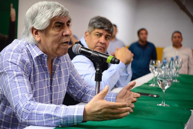 El Sindicato de Camioneros, liderado por Hugo Moyano, firma acuerdo salarial trimestral.